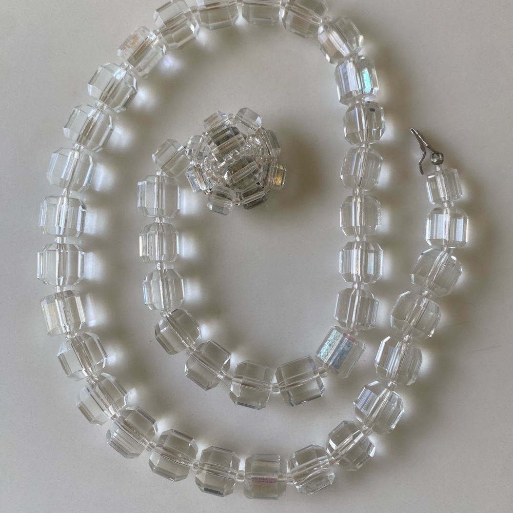Clear crystal Necklace - Faceted cubes